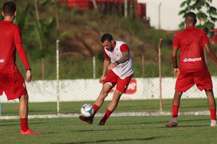 <i>(Foto: L�o Lemos/N�utico)</i>