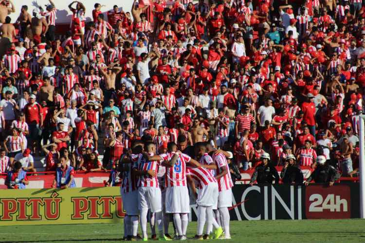 <i>(Foto: L�o Lemos/N�utico)</i>