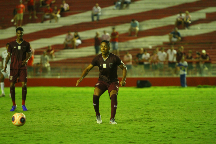 Melhor jogador do Náutico na Série B, meia Jean Carlos tem contrato  renovado - Esportes DP