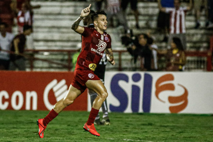 Destaque do Náutico, Jean Carlos termina Série B como segundo jogador mais  decisivo - Esportes DP