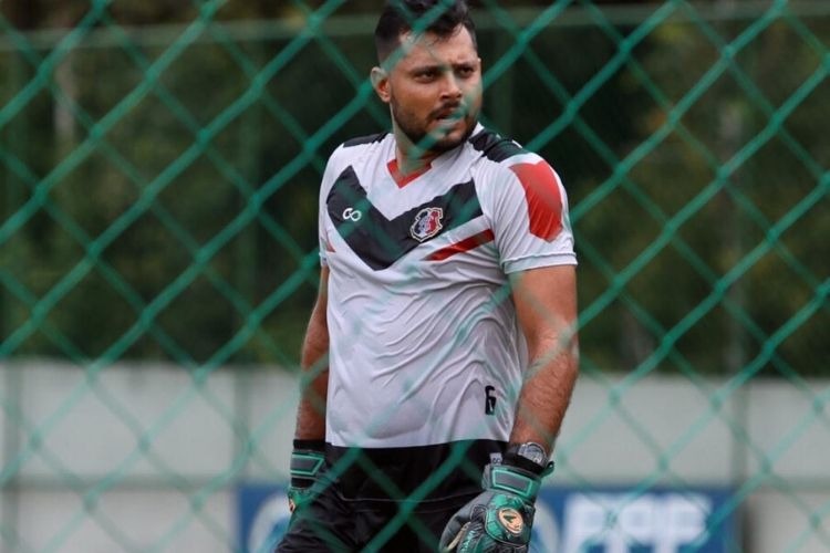 O maior do Brasil: goleiro do Santa Cruz, Carlos Miguel, é o mais alto das  Séries A, B, C e D - Superesportes