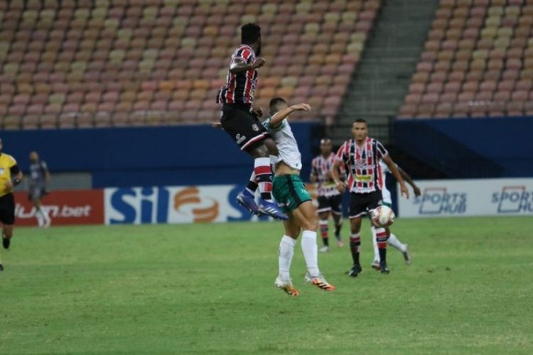Fora de casa e com sete ausncias, Santa Cruz empata sem gols com Manaus pela Srie C